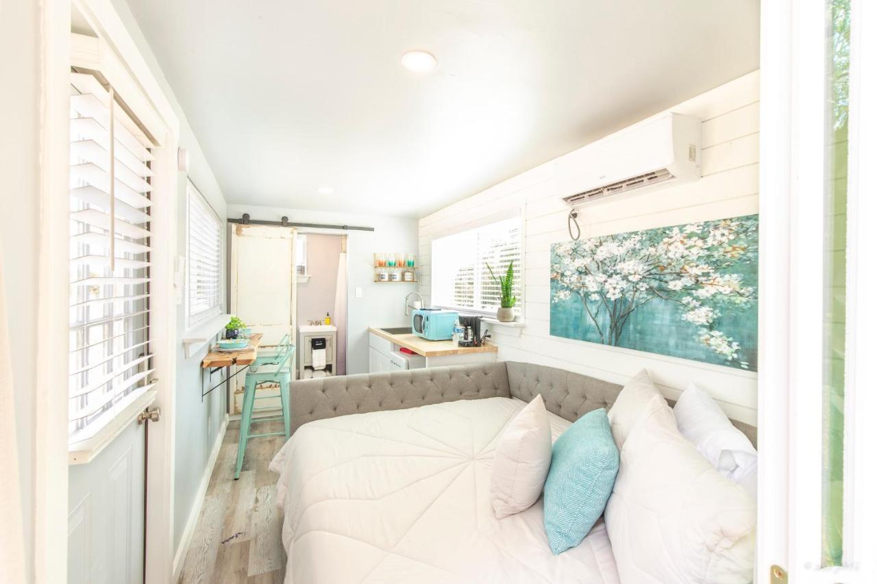 The Container Retreat @ 290 Wine Trail #1 Escape To Hye, Tx Villa Luaran gambar