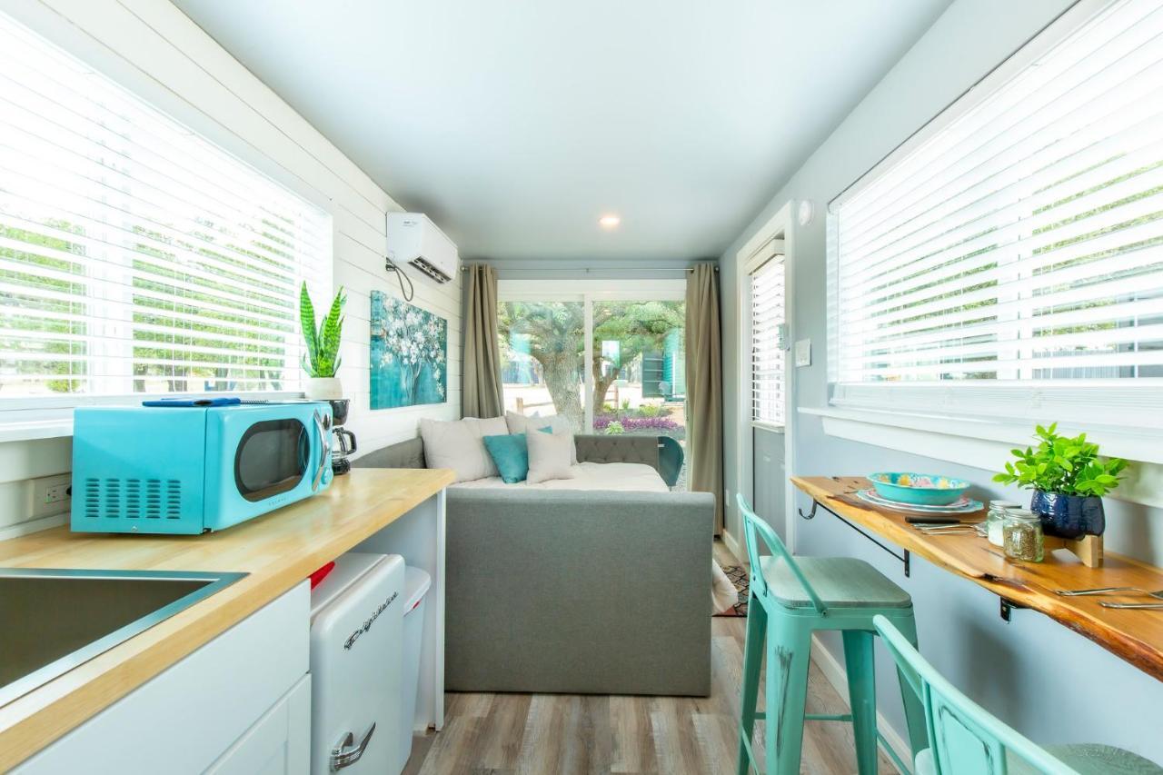 The Container Retreat @ 290 Wine Trail #1 Escape To Hye, Tx Villa Luaran gambar