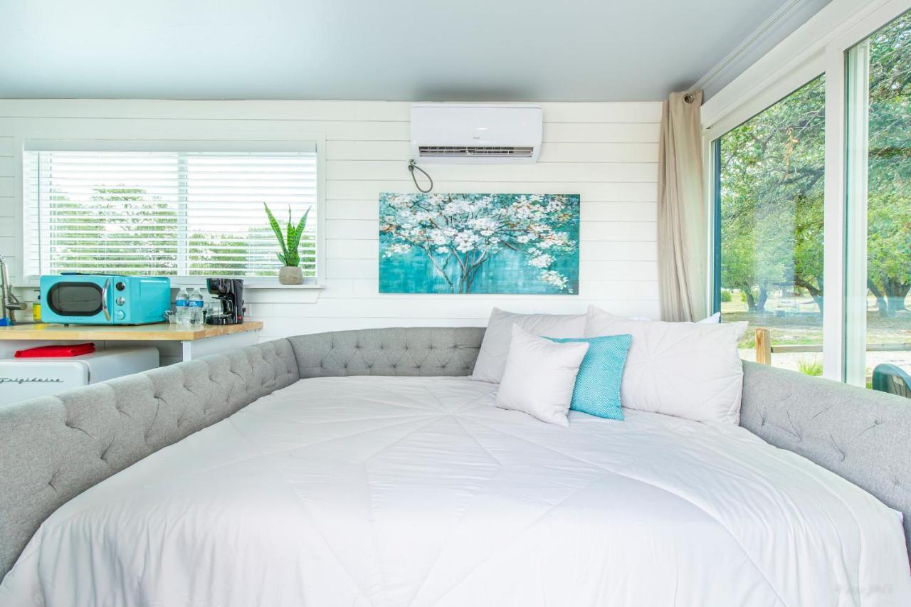 The Container Retreat @ 290 Wine Trail #1 Escape To Hye, Tx Villa Luaran gambar