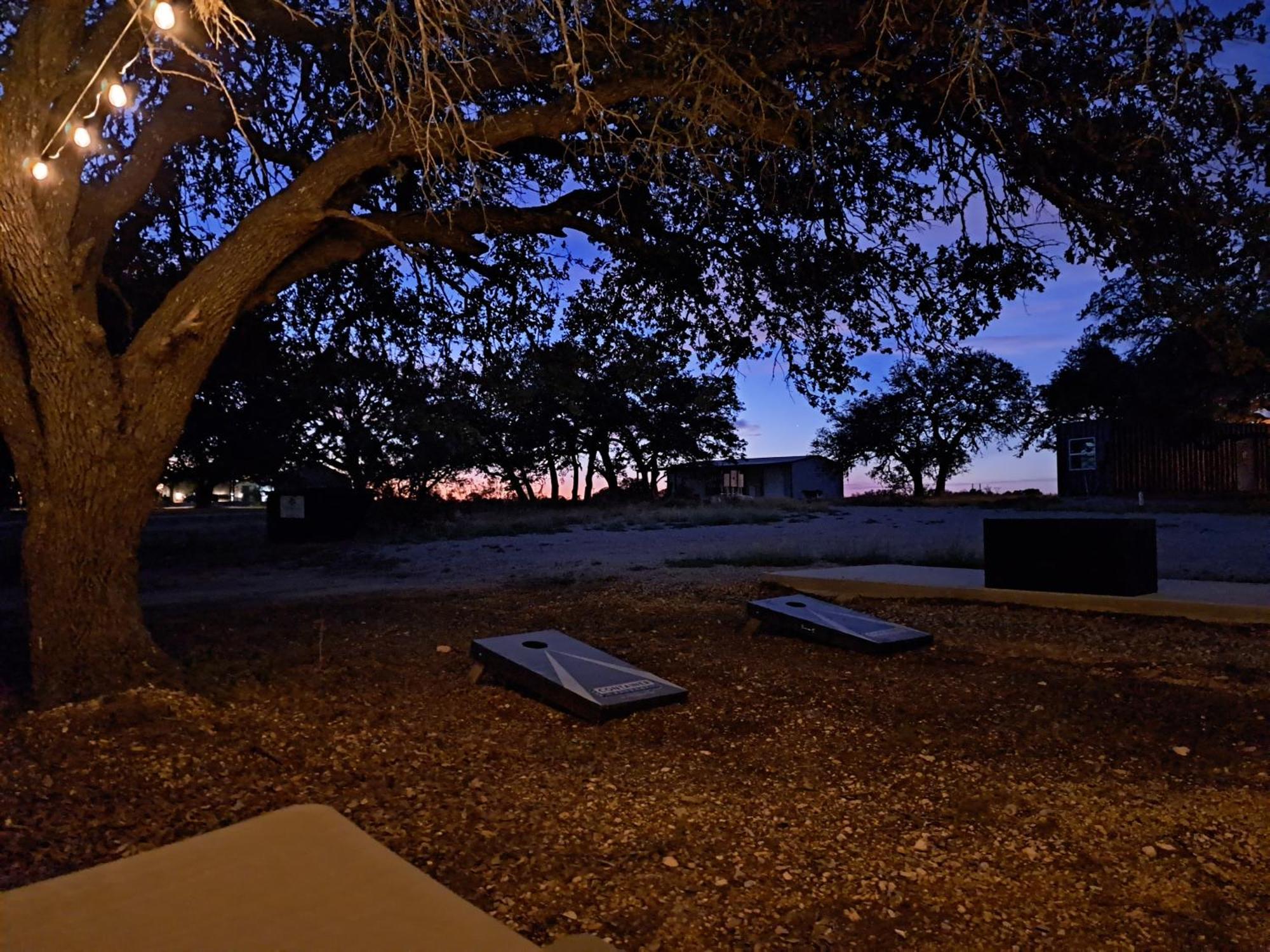 The Container Retreat @ 290 Wine Trail #1 Escape To Hye, Tx Villa Luaran gambar